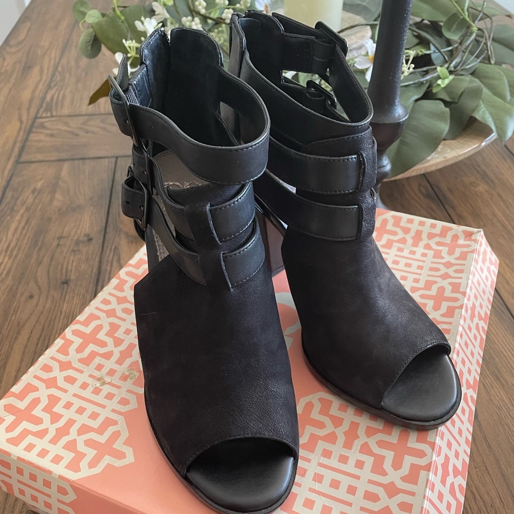 Brand new Gianni Bini never worn.